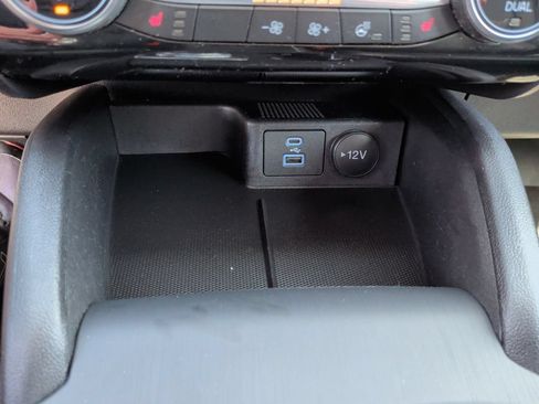 Used 2022 Ford Escape Titanium FWD image 28