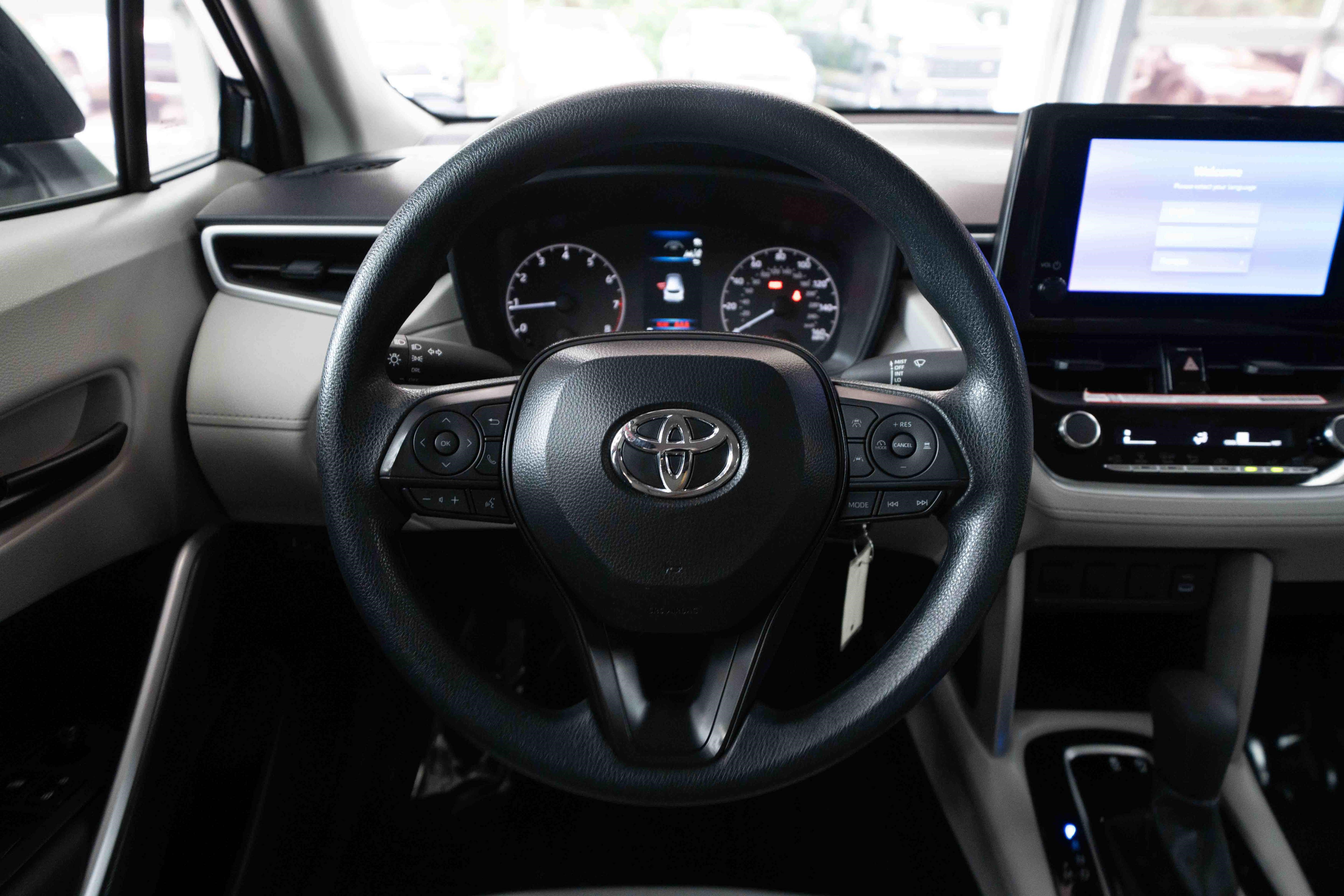 Used 2025 Toyota Corolla Cross L AWD/4WD image 21