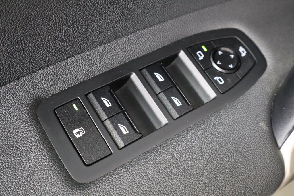 Used 2024 BMW iX xDrive50 w/ Convenience Package AWD/4WD image 20