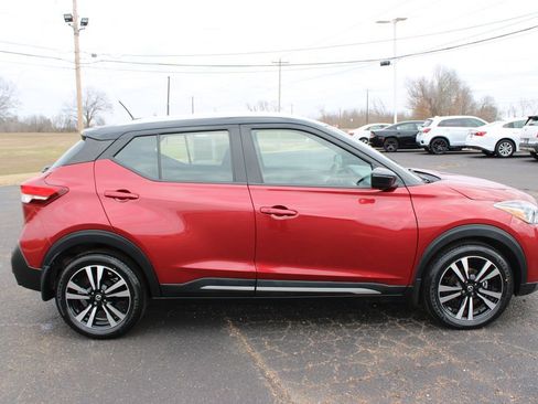 Used 2020 Nissan Kicks SR image 9