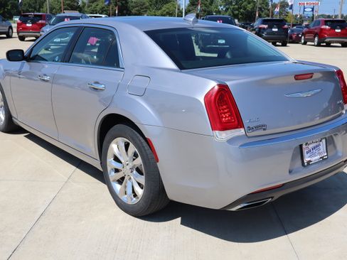Used 2017 Chrysler 300 C AWD/4WD image 7