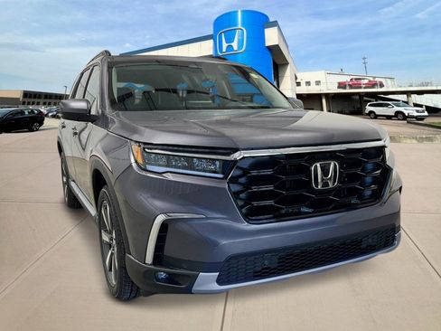 New 2025 Honda Pilot Touring image 12