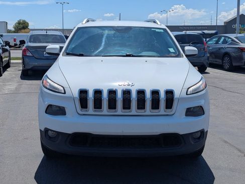 Used 2018 Jeep Cherokee Latitude w/ Cold Weather Group AWD/4WD image 10
