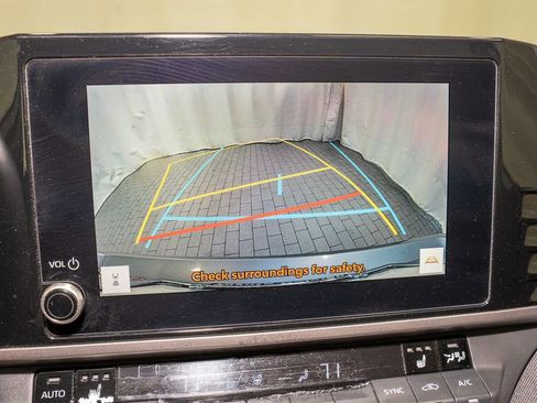 Used 2025 Toyota Camry LE w/ Convenience Package image 12