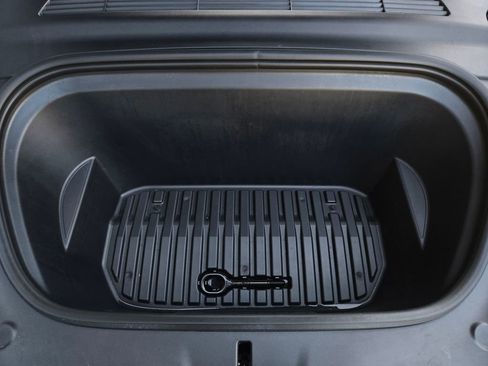 Used 2025 Tesla Model Y Long Range image 27