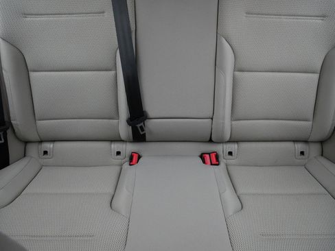 Used 2018 Volkswagen Golf S image 10