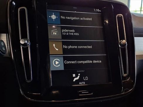 Used 2021 Volvo XC40 T4 Momentum FWD image 19