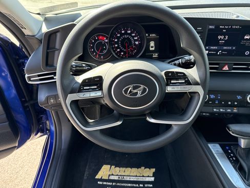 Used 2023 Hyundai Elantra SEL w/ Preferred Accessory Package FWD image 17