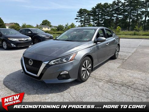 Used 2019 Nissan Altima 2.5 SV FWD image 1
