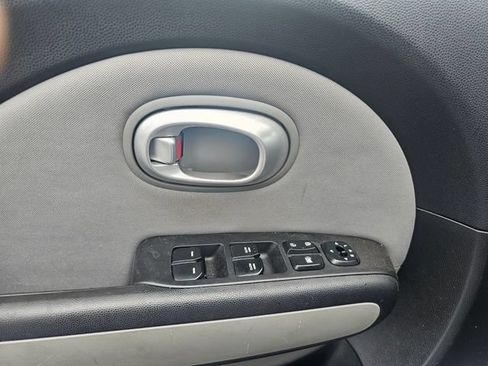 Used 2014 Kia Soul FWD image 23