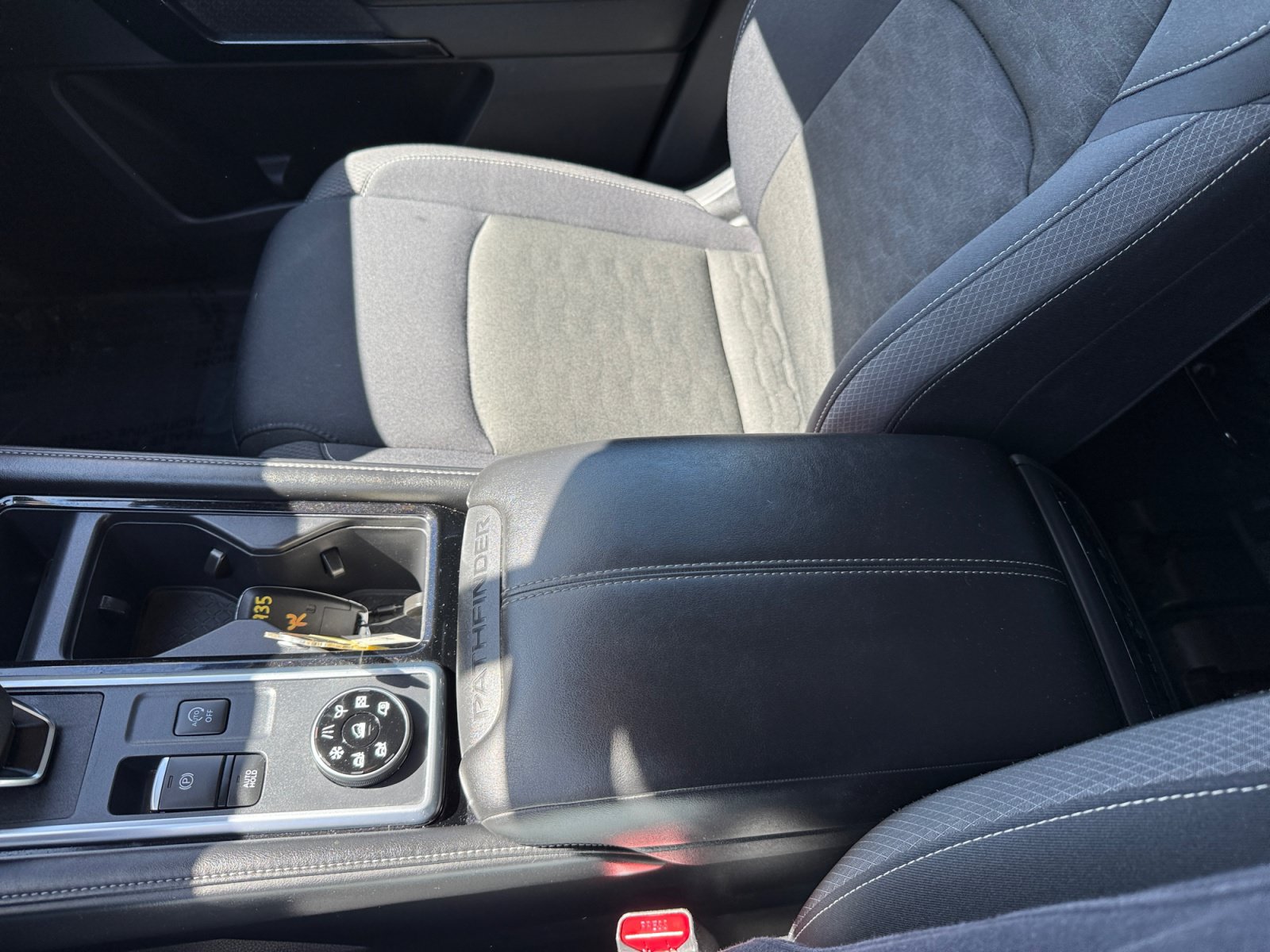 Used 2025 Nissan Pathfinder SV AWD/4WD image 14