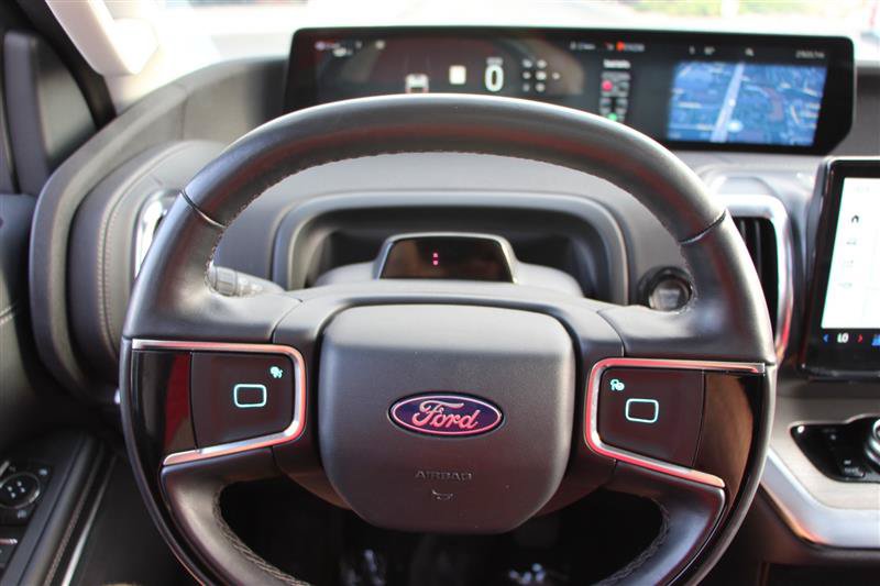 Used 2025 Ford Expedition Max Platinum w/ Driver's Package AWD/4WD image 17