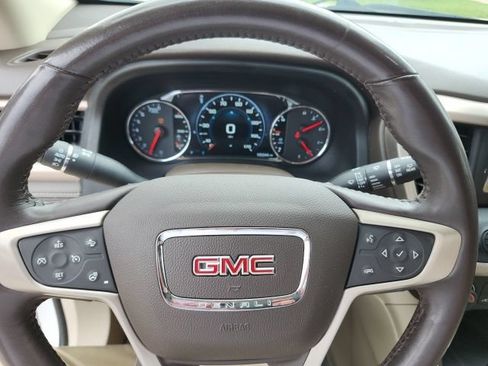 Used 2019 GMC Acadia Denali w/ Technology Package FWD image 9