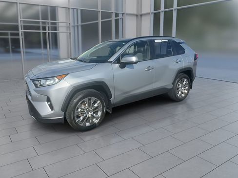 Used 2021 Toyota RAV4 Limited AWD/4WD image 4