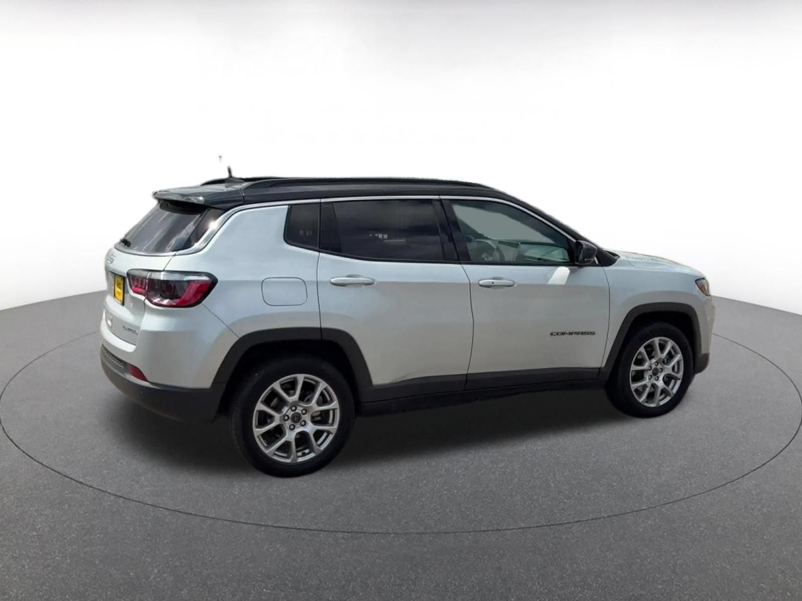 Used 2025 Jeep Compass Limited AWD/4WD image 13