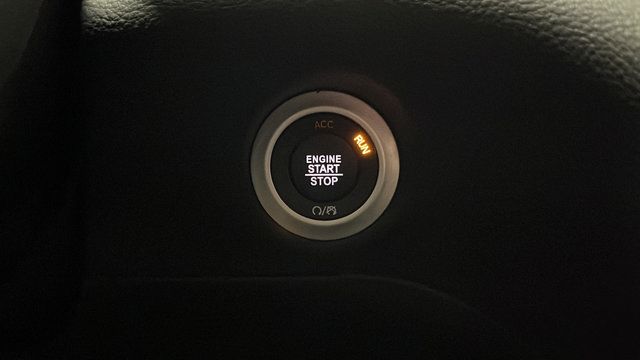Used 2024 Chrysler Pacifica Limited FWD image 22
