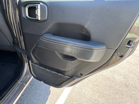 Used 2025 Jeep Wrangler Sahara w/ Safety Group image 17