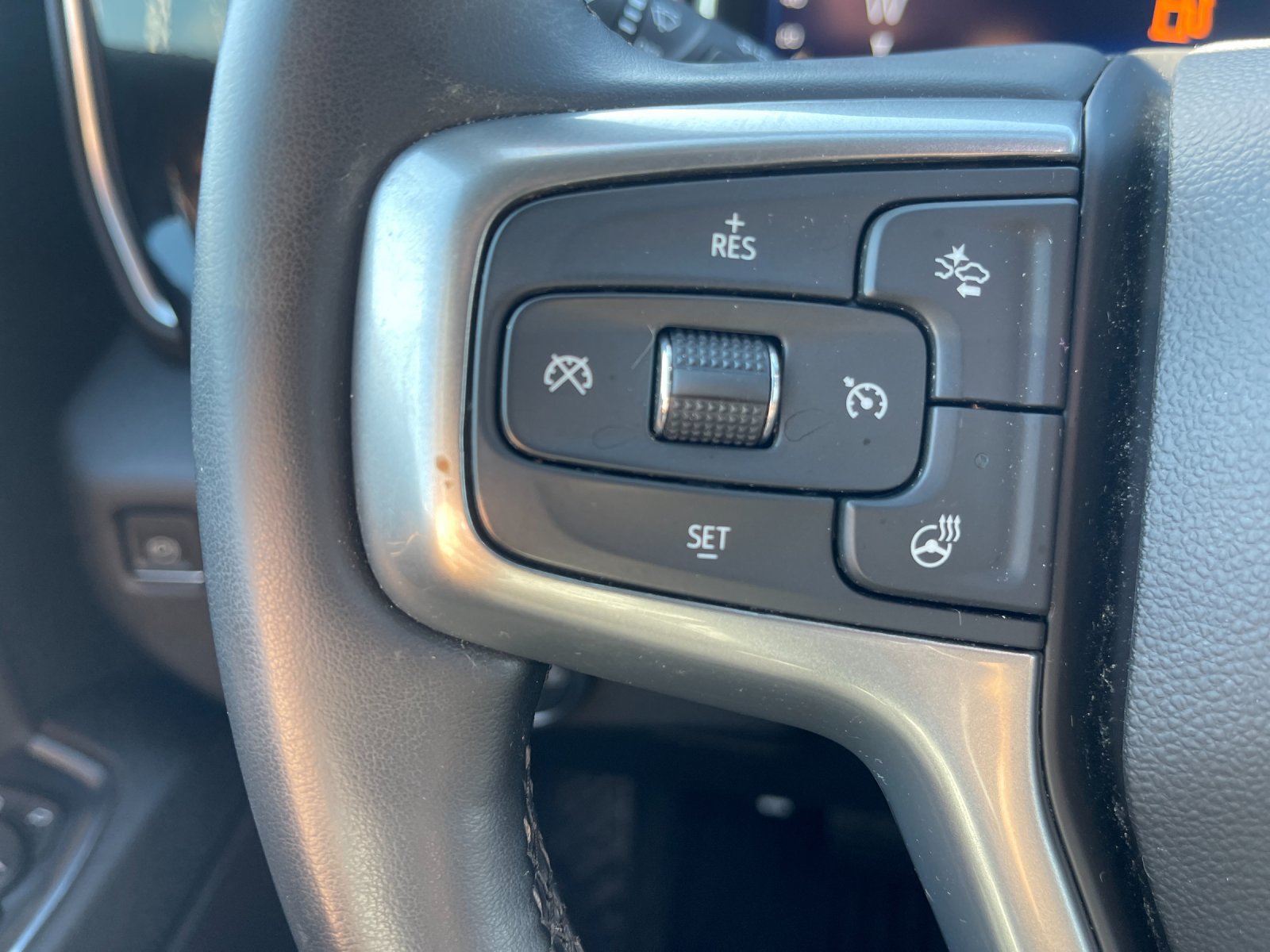 Used 2023 Chevrolet Silverado 1500 LT AWD/4WD image 28
