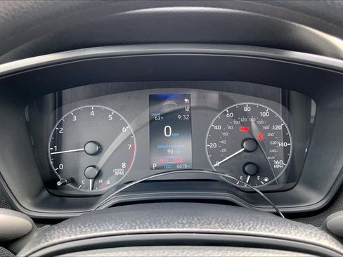 Certified 2025 Toyota Corolla LE image 25