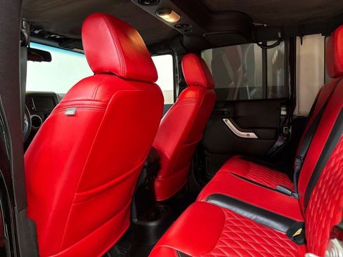 Used 2015 Jeep Wrangler Unlimited Rubicon image 36