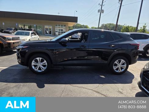Used 2025 Chevrolet Trax LS FWD image 2