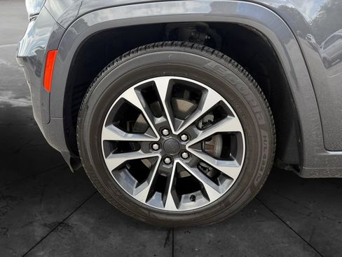 Used 2023 Jeep Grand Cherokee Overland AWD/4WD image 14