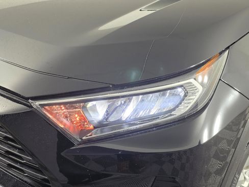 Used 2021 Toyota RAV4 XLE image 31