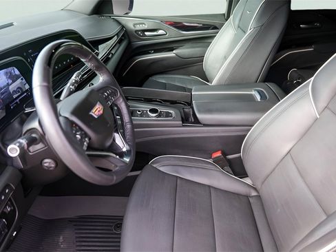 Used 2024 Cadillac Escalade Sport w/ LPO, ONYX Package image 12