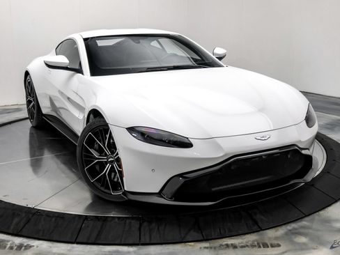 Used 2022 Aston Martin V8 Vantage Coupe RWD image 30