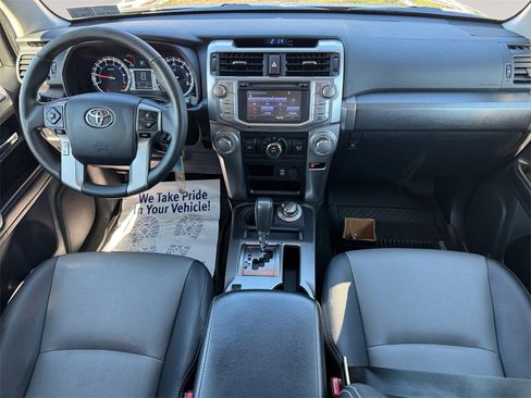 Used 2018 Toyota 4Runner SR5 Premium image 10