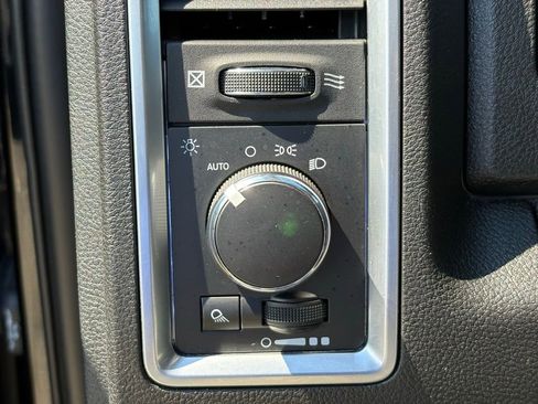Used 2024 RAM 1500 Classic SLT AWD/4WD image 31