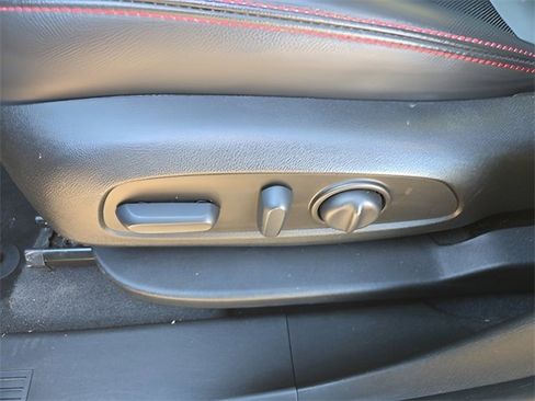 Used 2022 Chevrolet Equinox RS w/ RS Leather Package image 10