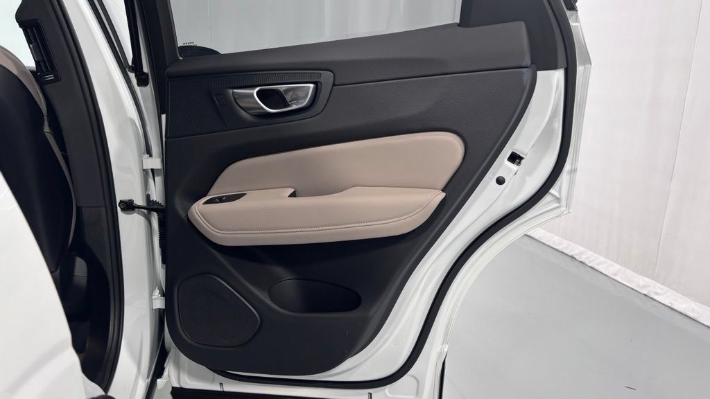 Certified 2026 Volvo XC60 B5 Plus AWD/4WD image 27