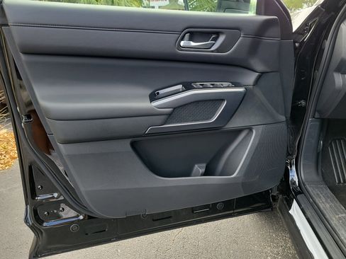 New 2026 Nissan Pathfinder SL FWD image 11