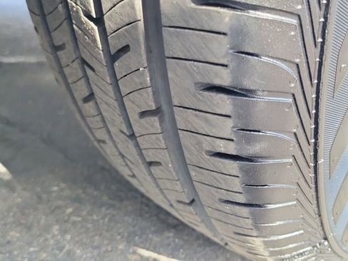 Used 2021 Chevrolet Trax LT w/ LT Convenience Package image 26