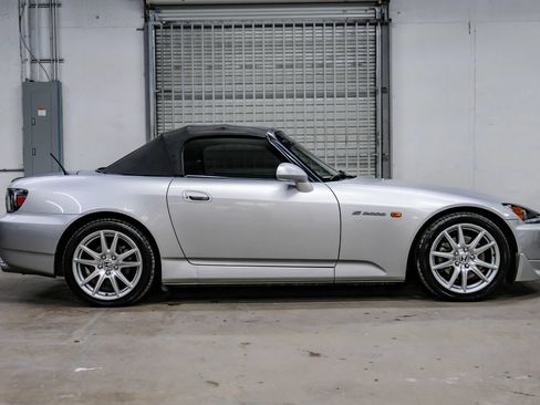 Used 2004 Honda S2000 image 8