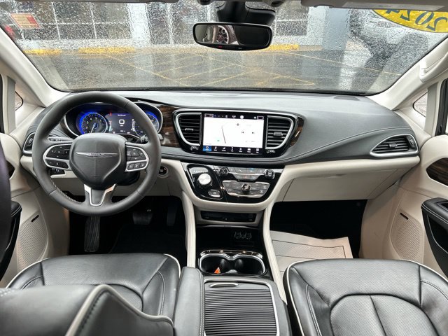 Used 2024 Chrysler Pacifica Limited w/ Uconnect Theater Family Group AWD/4WD image 19
