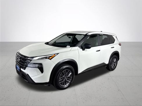 Used 2024 Nissan Rogue S AWD/4WD image 2