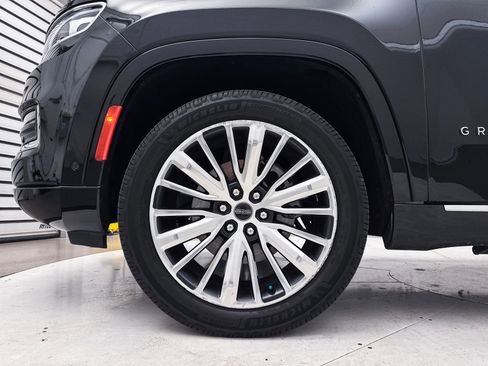 Used 2022 Jeep Grand Wagoneer Series III w/ Flexible Seating Group image 19