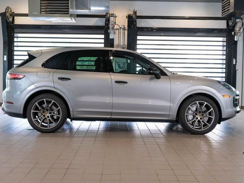 Certified 2022 Porsche Cayenne Turbo AWD/4WD image 10