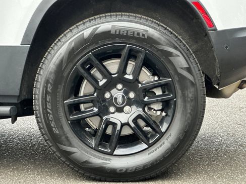 Used 2025 Land Rover Defender 110 S image 13