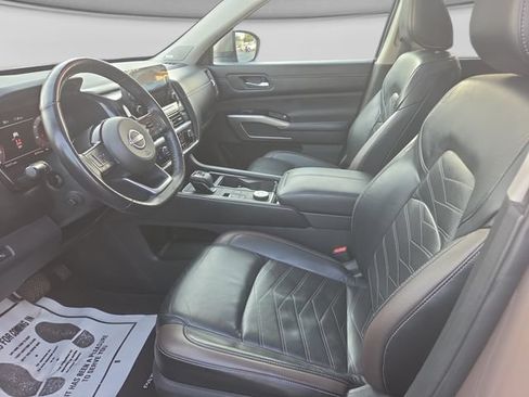 Used 2023 Nissan Pathfinder Platinum AWD/4WD image 30