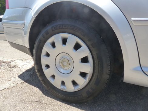 Used 2005 Volkswagen Jetta GL image 26