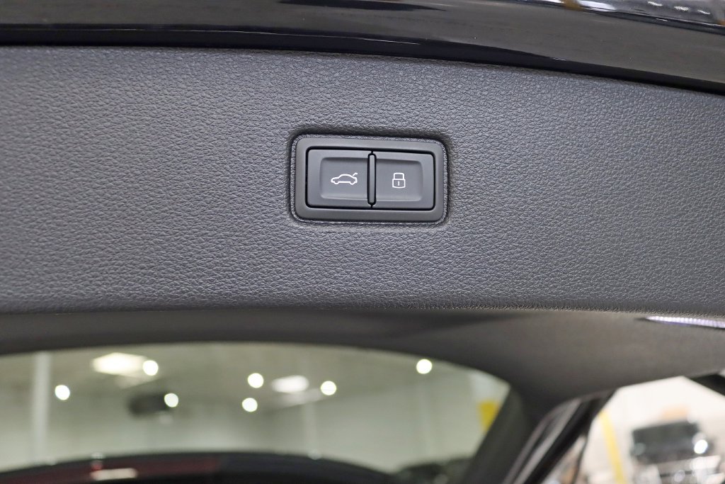 Used 2023 Audi Q7 3.0T Premium w/ Convenience Package AWD/4WD image 40