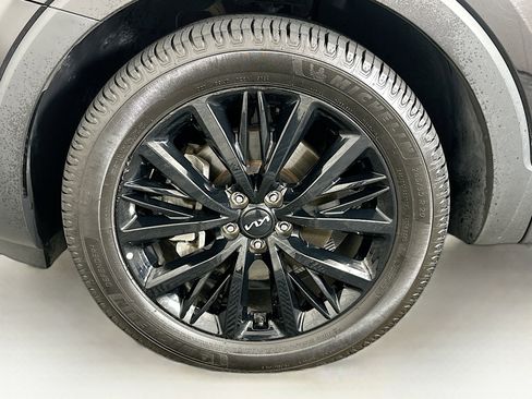 Used 2022 Kia Telluride SX w/ Towing Package FWD image 11