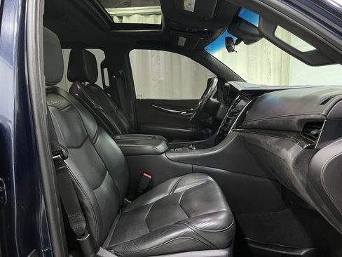 Used 2018 Cadillac Escalade Platinum AWD/4WD image 35