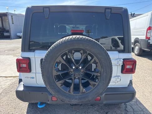 Used 2023 Jeep Wrangler Unlimited Sahara w/ Cold Weather Group AWD/4WD image 6