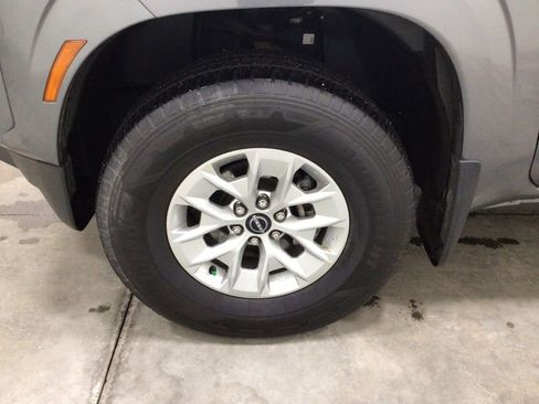 Used 2024 Nissan Frontier SV image 8