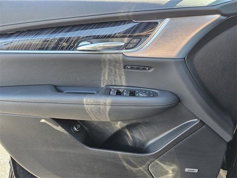 Certified 2025 Cadillac XT6 Premium Luxury image 30