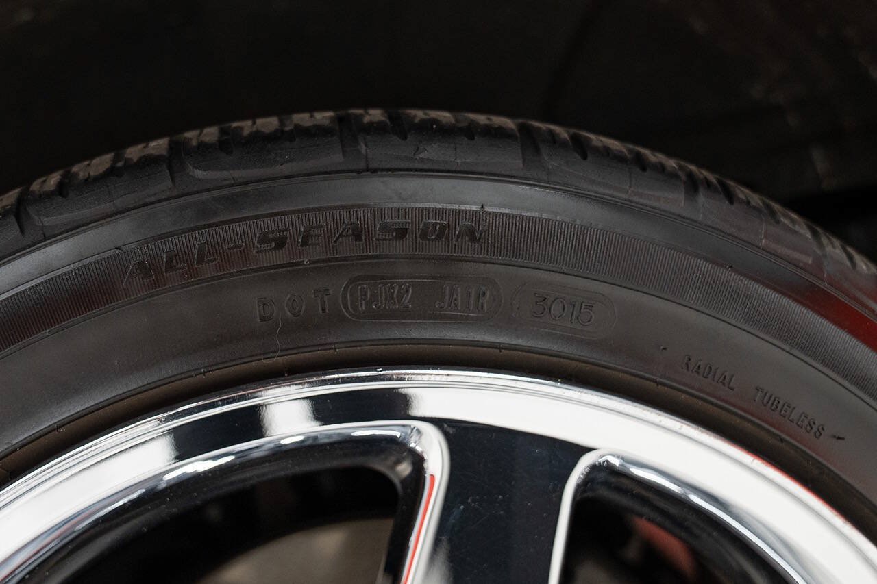 Used 2004 Ford Mustang Cobra RWD image 32